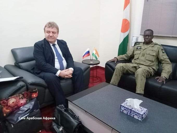 Image de Affaires Etrangères. Niamey semble assumer sur tous les bords son rapprochement avec Moscou. Pour ce faire, une rencontre entre les autorités nigériennes et l'ambassadeur de la Russie au Niger et au Mali s'est tenue. Cette initiative aurait un rapport avec la BRICS (Brésil- Russie-Inde -Chine et Afrique Du Sud), la nouvelle alliance mondiale qui tend à rivaliser avec l'ONU. Que pensez vous de ce rapprochement ?