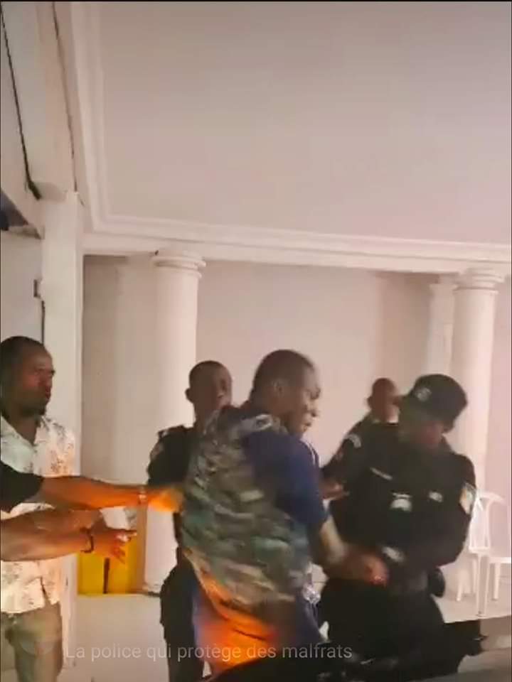 Troisième Image de Société. Une vidéo devenue virale sur internet montre un souscripteur de KDS se plaindre d'une blessure à la jambe causée par un tir à balle réelle d'un agent de police. En effet, le blessé et plusieurs autres personnes étaient dans les locaux de la société de souscription aux véhicules VTC afin d'obtenir gain de cause après avoir constaté la suspension du paiement de leurs RSI ( Retour Sur Investissement). L'auteur des coups de feux coupables est un agent de police commis à la sécurité du patron de ladite société. Que pensez-vous de cette affaire ?