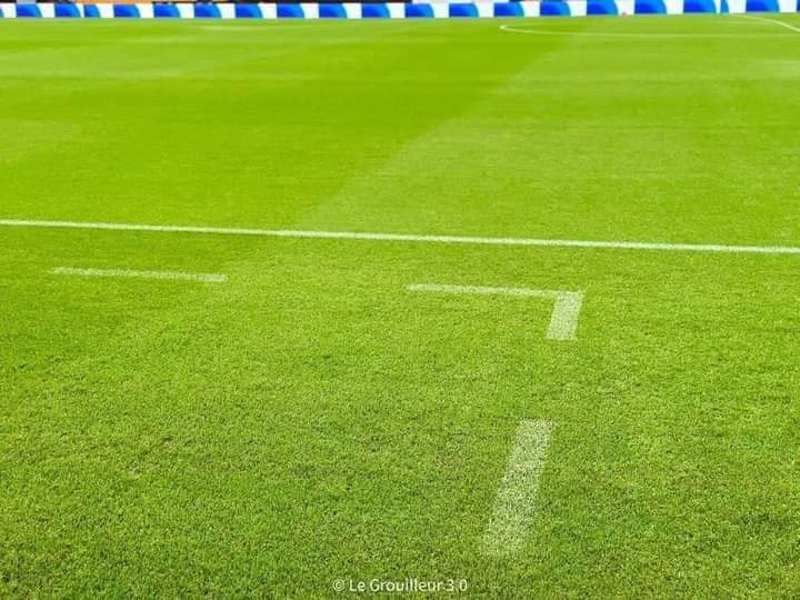 Deuxième Image de Football. Fermé pour réhabilitation il y'a de cela quelques mois, le stade Félix Houphouet Boigny ou "Felicia" a été inauguré hier. Il est donc prêt pour accueillir aujourd'hui son premier match officiel, la rencontre entre la Côte d'Ivoire et le Maroc. J'espère juste qu'aucun dysfonctionnement ne sera répertorié et qu'il est vraiment prêt pour la CAN 2023. Quel est votre pronostic pour ce premier match au Felicia ?