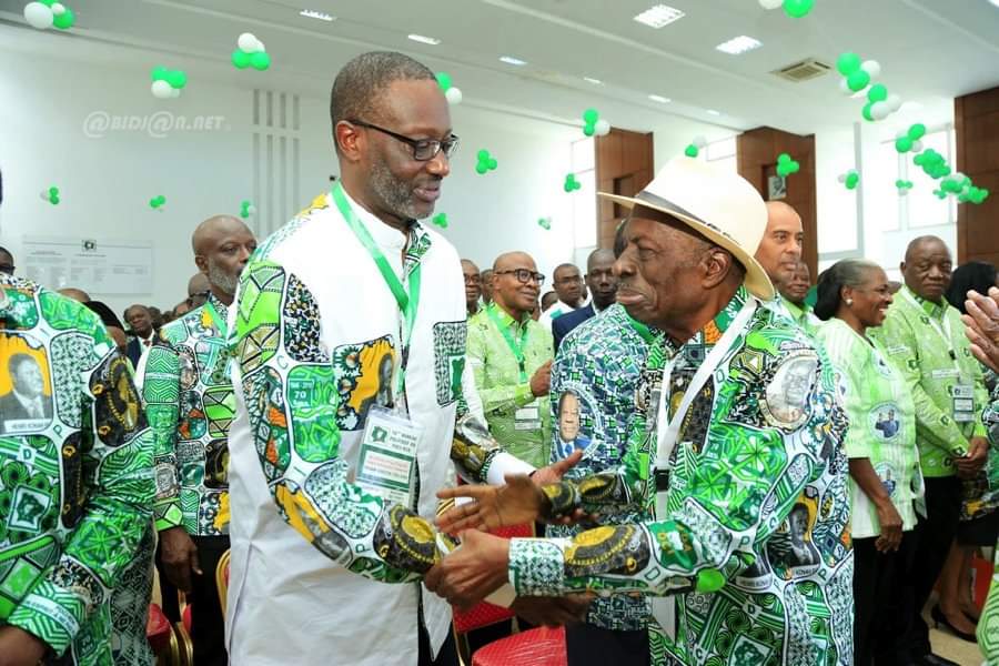 Troisième Image de Politique. Le plus vieux parti politique ivoirien, le PDCI RDA, a convoqué une réunion du bureau politique afin d'envisager l'avenir de ce parti, deux mois la disparition du Président, Feu Henri Konan Bédié. Bientôt, un nouveau Président sera connu lors du congrès, cependant, une question se pose sur la figure capable de prendre la tête du parti, et capable de battre le RHDP en 2025. Qui selon vous, mérite d'être désigné Président du parti ?