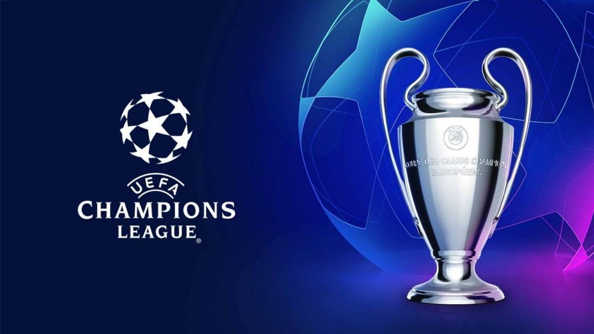 Image de Football. Le parcours captivant de la Ligue des champions de l'UEFA se dévoile progressivement, et déjà, six clubs ont assuré leur place pour les huitièmes de finale avant même les ultimes matches de groupe prévus en milieu de semaine. Cette étape cruciale de la compétition voit émerger des favoris et des performances remarquables qui laissent présager une phase éliminatoire intense. Les clubs qui ont d'ores et déjà validé leur billet pour le tour des 16 sont des noms bien connus dans le monde du football européen : Manchester City, Real Sociedad, RB Leipzig, Real Madrid, Inter Milan et le Bayern Munich. Leur avance substantielle témoigne de leur domination et de leur excellence dans la compétition jusqu'à présent. La dernière série de matches a été marquée par des moments mémorables. Manchester City a consolidé sa position en remportant une victoire cruciale contre Young Boys, assurant ainsi sa qualification. De même, RB Leipzig a décroché sa place en s'imposant contre Crvena Zvezda, ajoutant une dose de suspense à son groupe. Le Real Madrid, toujours un prétendant redoutable dans la Ligue des champions, a livré une performance impressionnante en battant Braga 3-0. Leur position en tête du groupe est désormais assurée, et une victoire ou un match nul à domicile contre Napoli lors de la prochaine rencontre garantira leur avancée. Le Bayern Munich, avec son pedigree de vainqueur, a également assuré sa place en tant que leader du groupe A après une victoire convaincante contre Galatasaray, confirmant ainsi sa suprématie. La Real Sociedad et l'Inter Milan ont toutes deux validé leur passage aux huitièmes de finale, mais l'enjeu reste entier quant à la première place du groupe. Cette décision cruciale sera prise lors de leur confrontation en Italie lors de la dernière semaine de matchs de groupe, ajoutant une dimension palpitante à la compétition. Cette avance précoce de ces six équipes soulève des interrogations sur la nature imprévisible du football de haut niveau. Quels facteurs ont contribué à la réussite précoce de ces clubs, et comment cela pourrait-il influencer leur trajectoire dans les phases à élimination directe? Les surprises et les moments forts ne manquent pas dans cette Ligue des champions, et chaque match apporte son lot d'émotions et de rebondissements. Alors que la compétition progresse, l'attention se tourne vers les autres équipes luttant pour une place dans le tour des 16. Quels clubs réussiront à surmonter les défis de la phase de groupes et à s'imposer lors des matches décisifs à venir? La Ligue des champions continue de captiver le monde du football, suscitant des discussions passionnées et alimentant le suspense qui fait la renommée de cette compétition prestigieuse. Quelles équipes émergeront comme les incontournables de cette saison, et quelles histoires fascinantes se dérouleront sur la scène européenne? Les réponses à ces questions demeurent incertaines, mais c'est précisément cette incertitude qui fait de la Ligue des champions un spectacle inégalé.