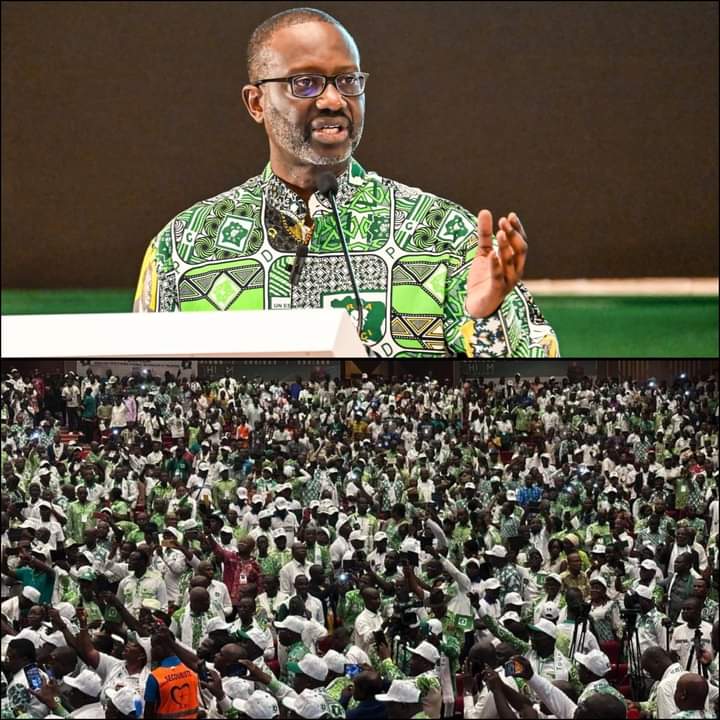 Image de Politique. La candidature de Tidjane Thiam à la présidence du PDCI RDA a suscité un vif intérêt et a été largement remarquée dans les cercles politiques ivoiriens et au-delà. Tidjane Thiam, personnalité de renom sur la scène internationale, a attiré l'attention en raison de sa réputation, de son expérience et de son leadership manifeste dans le domaine financier et politique. Cette décision de se lancer dans la course à la présidence du PDCI a marqué un tournant significatif dans le paysage politique ivoirien et a généré des débats animés quant à son impact potentiel sur le parti et sur la politique nationale. Tidjane Thiam, par son parcours professionnel impressionnant en tant qu'ancien PDG de grandes institutions financières et sa connaissance approfondie des affaires mondiales, a attiré un large éventail de soutiens provenant de divers secteurs de la société. Sa crédibilité internationale et sa vision pour le développement de la Côte d'Ivoire ont convaincu de nombreux membres du PDCI ainsi que des observateurs extérieurs de sa capacité à apporter un changement significatif dans le paysage politique ivoirien. La cérémonie d'officialisation de sa candidature a été le point culminant de cette dynamique. L'affluence massive lors de cet événement a témoigné de l'ampleur de son soutien au sein du parti. Des personnalités politiques, des chefs traditionnels, des représentants de la société civile et des citoyens engagés ont exprimé leur appui à sa candidature, témoignant ainsi de la diversité des secteurs qui voient en lui un leader potentiel pour le PDCI et pour la Côte d'Ivoire. Le soutien apporté à Tidjane Thiam repose non seulement sur son bagage professionnel et son réseau international, mais également sur sa capacité à unifier et à mobiliser les différentes factions au sein du PDCI. Sa vision inclusive et sa volonté de rassembler les diverses sensibilités au sein du parti pour travailler vers un objectif commun ont été saluées par de nombreux observateurs politiques. Cependant, la candidature de Tidjane Thiam n'est pas sans controverses ni oppositions. Certains membres du PDCI expriment des réserves quant à sa légitimité politique au sein du parti, arguant qu'il ne possède pas une expérience politique locale suffisante pour prétendre à la présidence. Des voix dissidentes soulignent également des préoccupations quant à une éventuelle polarisation du parti et à une perte d'identité idéologique en accueillant un leader issu d'un contexte international. Le débat autour de sa candidature illustre donc les divisions internes au PDCI et soulève des questions cruciales sur l'orientation future du parti. Certains voient en Tidjane Thiam un agent du renouveau capable de dynamiser le parti, tandis que d'autres redoutent un éloignement des valeurs traditionnelles du PDCI au profit d'une orientation plus axée sur une vision mondiale des enjeux politiques. La présidence potentielle de Tidjane Thiam pourrait également avoir des répercussions au-delà des frontières du parti, influençant le paysage politique ivoirien dans son ensemble. Sa renommée internationale pourrait renforcer la position du PDCI sur la scène politique nationale et internationale, tout en remodelant les alliances et les équilibres de pouvoir dans le pays. En conclusion, la candidature de Tidjane Thiam à la présidence du PDCI RDA a engendré un vif débat et une attention considérable. Sa capacité à unifier, sa réputation internationale et sa vision pour l'avenir ont suscité à la fois un fort soutien et des réserves au sein du parti. Cette dynamique reflète les enjeux complexes et les divergences au sein du PDCI, et l'issue de cette candidature pourrait potentiellement redéfinir le paysage politique ivoirien pour les années à venir.