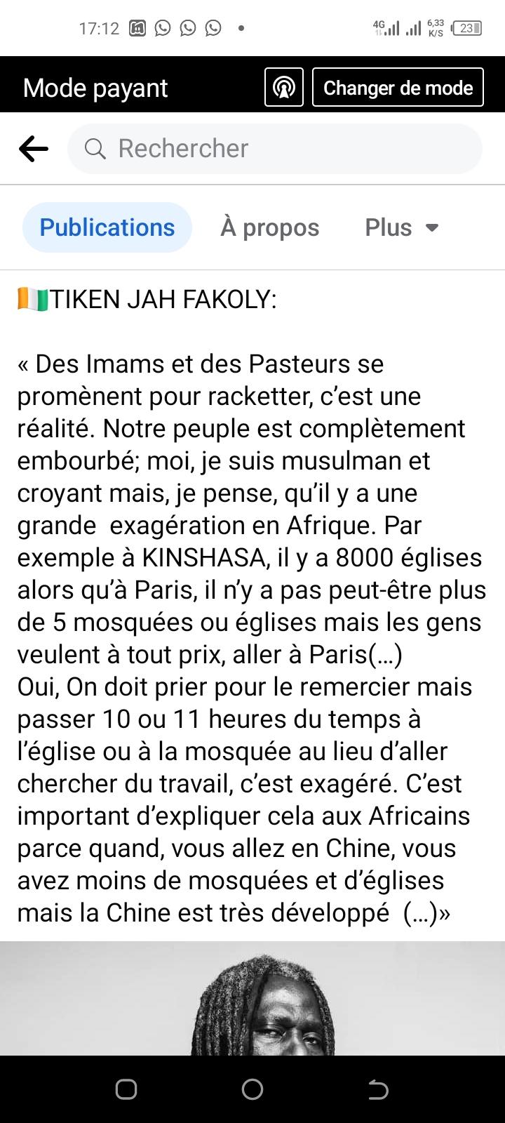 Deuxième Image de Célébrités. Le discours de Tiken Jah Fakoly met en lumière la prédominance des institutions religieuses en Afrique et leur impact potentiel sur le développement socio-économique du continent. Il souligne la prolifération des églises et des mosquées en comparaison avec d'autres régions du monde, telles que Paris et la Chine, tout en interrogeant l'effet de cette abondance sur la productivité et l'orientation des efforts de la population. L'Afrique, riche en diversité culturelle et spirituelle, est également confrontée à une multitude de défis socio-économiques. Tiken Jah Fakoly évoque avec justesse la présence massive d'églises et de mosquées en Afrique, offrant une perspective critique sur la manière dont cela pourrait influencer la mentalité et les activités des habitants. À travers ses propos, se dessine un questionnement sur l'équilibre entre pratique religieuse et engagement dans la quête de progrès économique. Les références spécifiques à des villes comme Kinshasa mettent en lumière un phénomène régional où la prolifération des lieux de culte est frappante. Cette concentration d'institutions religieuses pourrait être interprétée comme un reflet des profondes convictions spirituelles de la population, mais aussi comme un élément potentiellement détourné de son objectif initial, l'adoration, pour devenir un moyen de contrôle social ou même de profit financier. Le contraste entre la densité de lieux de culte en Afrique et des endroits comme Paris ou la Chine suscite une réflexion sur la corrélation entre la pratique religieuse et le développement économique. La comparaison avec Paris, où le nombre de lieux de culte est nettement moindre, soulève des questions sur les motivations sous-jacentes à cette tendance en Afrique. Par ailleurs, la mention de la Chine, avec son développement économique remarquable malgré une moindre présence religieuse, ouvre la voie à une discussion sur d'autres facteurs clés ayant contribué à la réussite économique de ce pays. Le propos de Tiken Jah Fakoly met en évidence la nécessité de réfléchir à la relation entre la pratique religieuse intensive et la productivité économique. Il soulève des questions sur l'impact de l'engagement prolongé dans les lieux de culte sur la participation au marché du travail et la recherche active d'opportunités économiques. Par ailleurs, ses déclarations ne remettent pas en cause la valeur de la foi ou de la spiritualité, mais plutôt l'équilibre à trouver entre ces pratiques et l'engagement dans des activités économiques productives. Cela souligne l'importance d'une compréhension équilibrée et d'une éducation visant à encourager une pratique religieuse qui coexiste harmonieusement avec le développement personnel et socio-économique. En conclusion, les propos de Tiken Jah Fakoly offrent une perspective critique et provocatrice sur la place prépondérante des institutions religieuses en Afrique et soulèvent des questions cruciales sur la façon dont cette dynamique influence les choix individuels et collectifs en matière d'économie et de travail. Cela appelle à un débat constructif et à une réflexion approfondie sur la relation entre pratique religieuse et développement économique pour stimuler des initiatives favorisant un équilibre entre ces sphères essentielles de la vie humaine.