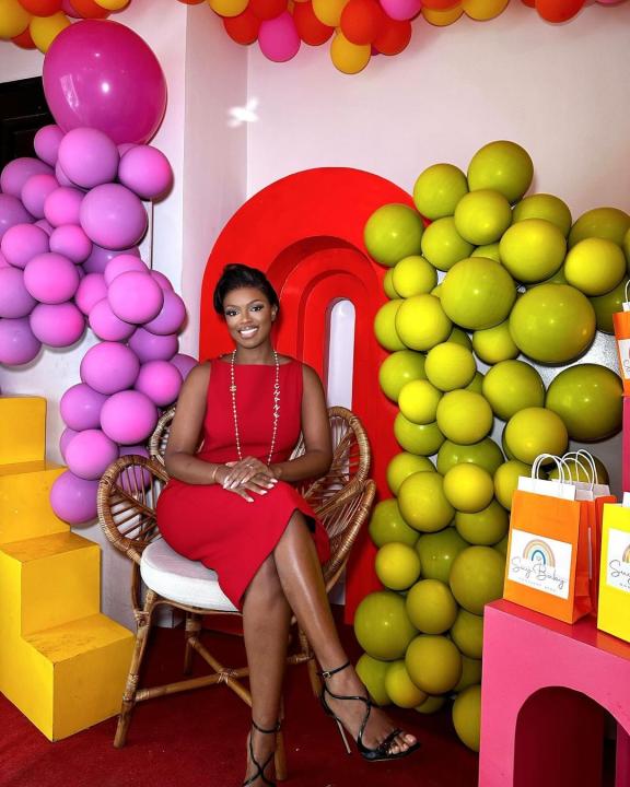 Image de Célébrités. La ravissante Suy Fatem, ancienne Miss Côte d'Ivoire 2018, illumine l'objectif dans une splendide photo qui capture sa beauté éblouissante. Mannequin et reine de beauté ivoirienne, elle incarne l'élégance et la grâce avec une présence captivante. La composition artistique de la photo met en valeur ses traits délicats et son charme naturel. Suy Fatem, égérie de la beauté ivoirienne, continue de rayonner, symbolisant la quintessence de la grâce et de la sophistication. Cette image, empreinte d'une aura envoûtante, témoigne de la poursuite de son héritage en tant que représentante emblématique de la beauté ivoirienne. Un instant figé dans le temps qui célèbre la splendeur intemporelle de Suy Fatem.