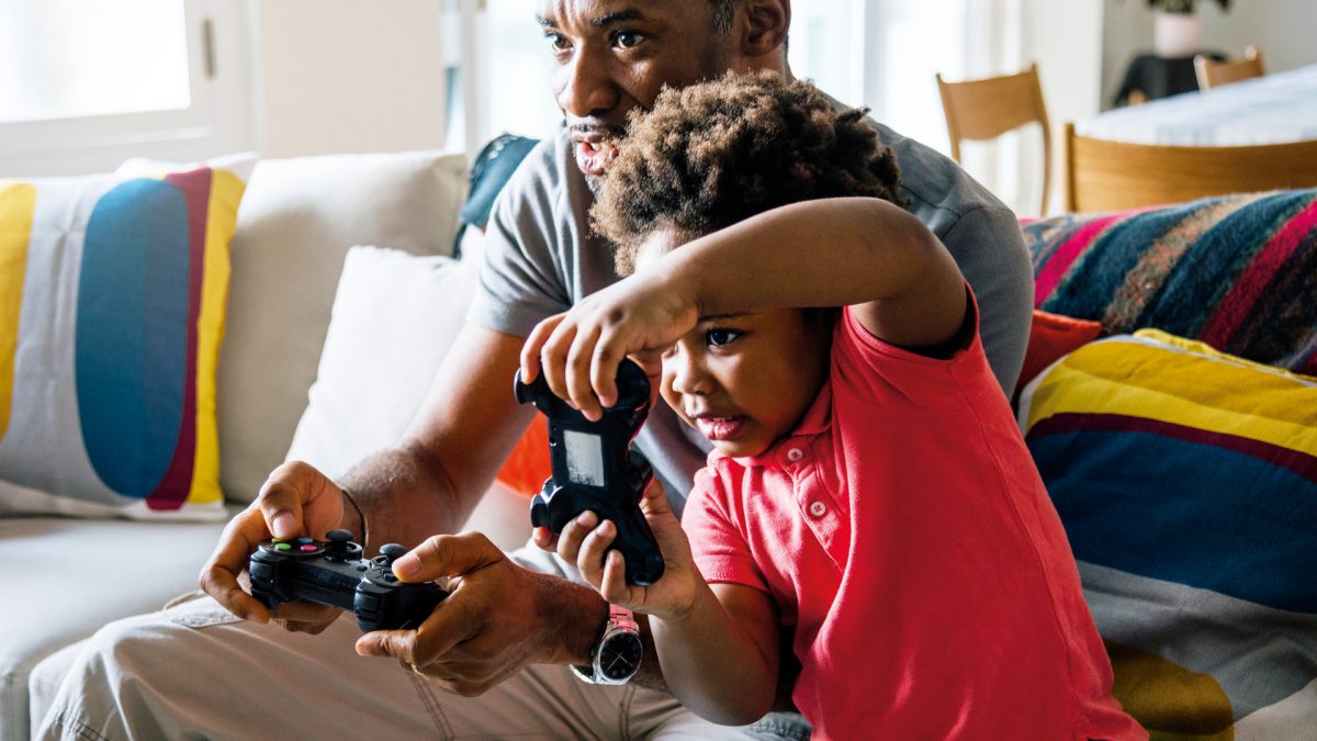 Image de Jeux Vidéo. Avec les fêtes de fin d’année qui approchent à grands pas, l'excitation et la joie se font ressentir dans de nombreux foyers. C'est le moment de rassembler la famille, de partager des moments chaleureux et de créer des souvenirs inoubliables. Parmi les nombreuses activités propices à l'esprit festif, les jeux vidéo occupent une place de choix. Dans cet article, nous vous proposons une exploration approfondie des jeux vidéo à partager en famille pendant les fêtes, en élargissant la gamme de choix pour répondre à tous les goûts et à toutes les occasions. Les Marios Lorsqu'il s'agit de jeux familiaux, l'incontournable plombier de Nintendo, Mario, prend la tête. Outre les classiques tels que Super Mario Bros., les options se diversifient avec des titres comme Mario Kart 8 Deluxe, idéal pour des compétitions familiales animées. Mario Party Superstars, avec ses 100 mini-jeux déjantés, offre quant à lui une expérience hilarante pour jusqu'à quatre joueurs sur la même console. Et pour les amateurs de plateformes, Super Mario Bros. Wonder propose un mode multijoueur coopératif à quatre joueurs, nécessitant l'entraide pour surmonter les défis. Just Dance Pour ceux qui ont le rythme dans la peau, Just Dance 2023 s'impose comme le choix parfait. Avec des chansons de Noël ajoutant une touche festive, ce jeu d'Ubisoft invite toute la famille à se déhancher sur le dance floor. Suivre les chorégraphies affichées à l'écran devient un moyen amusant de brûler les calories après les repas copieux des fêtes. Disponible sur différentes plates-formes, dont la Nintendo Switch, la PlayStation 5 et la Xbox Series, Just Dance offre une expérience ludique et entraînante. Buissons Pour ceux en quête d'une expérience plus calme mais tout aussi déjantée, le jeu Buissons s'impose. Ce party-game, jouable jusqu'à quatre joueurs en local sur PC et Switch, transforme les joueurs en buissons mobiles. L'objectif est simple : échapper au chasseur et être le dernier survivant. Une option idéale pour des moments de détente en famille pendant les fêtes. Overcooked Les passionnés de cuisine trouveront leur bonheur avec Overcooked! All You Can Eat. Jouable jusqu'à quatre joueurs, ce jeu met les compétences culinaires à l'épreuve en exigeant une coordination parfaite pour préparer et servir les plats à temps. Une aventure délicieuse disponible sur PC, PlayStation, Xbox et Switch, offrant également l'occasion de découvrir de nouvelles recettes pour égayer les brunchs du dimanche. Ultimate Chicken Horse Ultimate Chicken Horse, un platformer multijoueur de Clever Endeavour Games, se distingue par son concept unique de niveaux construits par les joueurs eux-mêmes. La possibilité d'ajouter des pièges pendant le jeu ajoute une dimension stratégique, créant des moments hilarants et des défis personnalisés. Disponible sur plusieurs plates-formes, ce jeu offre une expérience compétitive et créative pour toute la famille. L'Atelier du jeu vidéo Les passionnés de développement de jeux vidéo trouveront leur bonheur avec L'Atelier du Jeu Vidéo sur Nintendo Switch. Ce jeu permet d'explorer la création de jeux, du codage à l'utilisation des Nodons, des petits personnages mignons. Une façon ludique d'apprendre en équipe et de laisser libre cours à la créativité. It Takes Two Dans un tout autre registre, It Takes Two propose une aventure captivante centrée sur l'amour et la réconciliation. En incarnant un père et une mère en instance de divorce transformés en marionnettes, les joueurs parcourent divers mondes et relèvent des défis émotionnels pour reconstruire leur relation. Une expérience profonde et émotionnelle à partager en famille pendant les fêtes. Minecraft: Le joyau des jeux sandbox, Minecraft, clôture notre liste. Avec plus de 300 millions de ventes, ce jeu offre une liberté totale pour construire, explorer et créer. Que ce soit pour combattre le dragon dans le Nether, participer à des jeux de rôle en famille ou construire des mondes fantastiques, Minecraft offre une expérience infinie où seule l'imagination dicte les limites. Alors, quelle sera votre aventure vidéoludique en famille pendant les fêtes ? Quels jeux avez-vous hâte de partager avec vos proches, et quelles nouvelles traditions ludiques envisagez-vous de créer cette année ? La magie des jeux vidéo réside non seulement dans l'écran, mais aussi dans les souvenirs et les moments partagés.