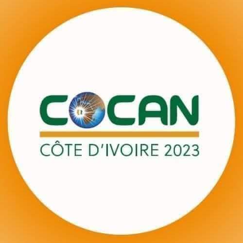 Image de Football. L'interdiction de diffuser la Coupe d'Afrique des Nations 2023 (#CAN2023) dans les maquis, bars et restaurants en Côte d'Ivoire a suscité une réaction mitigée au sein de la population ivoirienne, soulevant des débats passionnés quant à ses implications et à ses motivations. Cette décision controversée a été expliquée par une source au sein de la Fédération Ivoirienne de Football (FIF), mettant en lumière le caractère majeur de la compétition et les mesures prises par le Comité d'Organisation de la Coupe d'Afrique des Nations (COCAN) pour réglementer la diffusion des matchs. Selon cette source, le COCAN a défini des sites officiels pour la retransmission des rencontres, à savoir les "fans zones", des lieux spécifiquement désignés pour accueillir les supporters et diffuser les matchs dans un cadre contrôlé et autorisé. Cependant, cette directive impliquant l'interdiction de diffuser les matchs de la CAN 2023 dans des endroits traditionnels tels que les maquis, bars et restaurants a suscité des inquiétudes et des réactions mitigées au sein de la population. Pour beaucoup, ces lieux constituent des espaces de convivialité et de rassemblement où les fans de football se réunissent pour soutenir leurs équipes nationales dans une ambiance chaleureuse et festive. Certains critiques voient dans cette décision une potentielle perte économique pour les propriétaires de ces établissements, souvent bondés pendant les grands événements sportifs, car la retransmission de la CAN 2023 dans ces lieux aurait été une source de revenus supplémentaires pour eux. D'autre part, la justification avancée par la FIF soulève des questions concernant les raisons spécifiques de cette restriction. Certains citoyens se demandent si cette mesure vise à contrôler davantage les lieux de diffusion pour des raisons de sécurité, de droits de diffusion ou pour promouvoir les espaces officiels désignés par le COCAN. En outre, cette interdiction pourrait également affecter l'expérience des supporters. Les maquis, bars et restaurants sont souvent considérés comme des espaces informels où les amateurs de football peuvent se réunir pour vivre l'excitation du jeu ensemble, créant une atmosphère unique et un sentiment d'appartenance communautaire. En restreignant la diffusion à des sites spécifiques, cela pourrait potentiellement altérer cette dynamique sociale et culturelle. Néanmoins, il est important de reconnaître que cette mesure peut également être perçue comme une tentative visant à garantir un meilleur contrôle et une organisation plus efficace des retransmissions, assurant ainsi une meilleure sécurité et une expérience de visionnage améliorée pour les supporters dans les sites officiels prévus à cet effet. Enfin, la réaction du public et des propriétaires de ces établissements souligne l'importance du dialogue et de la transparence dans la communication des décisions prises par les instances dirigeantes, afin de mieux sensibiliser et impliquer la population dans la compréhension des enjeux et des motivations derrière de telles mesures restrictives. En somme, l'interdiction de diffuser la CAN 2023 dans les maquis, bars et restaurants en Côte d'Ivoire a engendré un débat animé quant à ses implications sur la vie sociale, économique et culturelle du pays, soulevant des interrogations sur les motivations réelles derrière cette directive et son impact sur l'expérience des supporters de football.