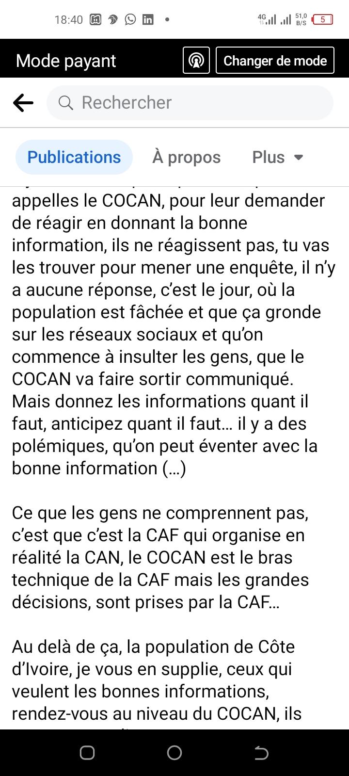 Deuxième Image de Célébrités. Le discours de JUSTE CREPIN GONDO pointe du doigt les problèmes de communication et de transparence entourant le Comité d'Organisation de la Coupe d'Afrique des Nations (COCAN) en Côte d'Ivoire. Gondo exprime le ressentiment et la frustration ressentis par de nombreux Ivoiriens face à la gestion et à la diffusion des informations liées à cet événement sportif majeur. Dans ses propos, Gondo évoque la perception de trahison ressentie par certains, suggérant que ceux qui critiquent le COCAN pourraient se sentir exclus ou négligés, n'ayant pas eu accès à certaines opportunités ou informations. Il souligne également la réactivité tardive du COCAN, qui semble n'intervenir qu'en réaction aux tensions croissantes sur les réseaux sociaux, plutôt que de fournir préventivement des informations claires pour désamorcer les polémiques. Une distinction cruciale est faite entre le COCAN et la Confédération Africaine de Football (CAF). Gondo clarifie le rôle du COCAN en tant que bras technique de la CAF, mais insiste sur le fait que les décisions majeures sont prises par cette dernière. Cette distinction vise probablement à sensibiliser le public sur le niveau de responsabilité du COCAN dans la gestion de la CAN et à dissiper les malentendus quant à son pouvoir décisionnel réel. L'appel de Gondo à rechercher des informations auprès du COCAN révèle un désir de transparence et d'éducation du public. Il invite les citoyens à se tourner vers les sources officielles pour obtenir des informations précises et à ne pas se fier uniquement aux réseaux sociaux ou à des sources non vérifiées. Cette insistance sur la nécessité de s'informer correctement pourrait également refléter la préoccupation de Gondo concernant la propagation de fausses informations ou de rumeurs nuisibles. En outre, Gondo semble déplorer un manque d'intérêt général pour la vérité et la recherche d'informations fiables au sein de la population ivoirienne. Il exprime sa déception face à la tendance à critiquer le COCAN plutôt qu'à chercher à comprendre la réalité des décisions et des actions de l'organisation. En résumé, le discours de JUSTE CREPIN GONDO met en lumière les lacunes de communication, le besoin de transparence et d'éducation du public, ainsi que l'importance de s'appuyer sur des sources fiables pour obtenir des informations concernant la gestion de la Coupe d'Afrique des Nations en Côte d'Ivoire.