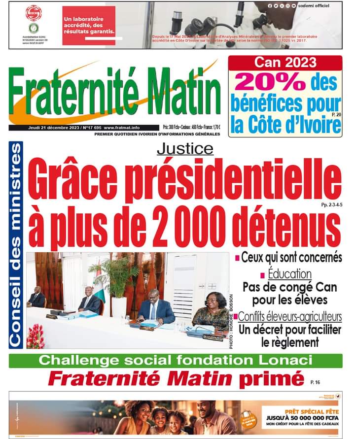 Image de Société. L'octroi de la grâce présidentielle est une prérogative accordée au chef de l'État dans de nombreux pays, y compris la Côte d'Ivoire, qui lui permet de réduire ou d'annuler la peine d'individus condamnés pour diverses infractions. Cette décision peut découler de plusieurs considérations, telles que des motifs humanitaires, des questions de justice, des événements spécifiques ou des célébrations nationales. Alassane Ouattara, en accordant la grâce à 2000 prisonniers, a probablement pris cette mesure pour diverses raisons. Tout d'abord, cela peut être interprété comme un geste de clémence et de compassion envers les personnes incarcérées. Cette action démontre un intérêt pour la réhabilitation et la réintégration des individus dans la société après avoir purgé une partie de leur peine. De plus, cela peut contribuer à désengorger le système carcéral, souvent confronté à la surpopulation, offrant ainsi un certain soulagement aux établissements pénitentiaires. Par ailleurs, une telle décision peut également être perçue comme une tentative de promouvoir la réconciliation nationale. La Côte d'Ivoire a été marquée par des périodes de conflits politiques et de tensions sociales. En offrant la grâce à un nombre significatif de prisonniers, le président Ouattara peut chercher à apaiser les divisions, à favoriser l'unité nationale et à encourager le pardon entre les différentes parties impliquées dans des affrontements passés. Il est également possible que cette mesure vise à adresser certaines critiques concernant le système judiciaire, notamment en ce qui concerne les conditions de détention, les longues périodes de préventive, ou encore les condamnations controversées. La grâce présidentielle peut ainsi servir de moyen pour rectifier des erreurs potentielles ou des injustices qui auraient pu être commises dans le passé. En accordant cette grâce à 2000 prisonniers, il est essentiel de souligner que des critères spécifiques ont probablement été établis pour sélectionner les bénéficiaires. Il est probable que des considérations telles que la durée de peine déjà purgée, le comportement en détention, la nature du délit commis et d'autres facteurs aient été pris en compte pour déterminer qui serait libéré. En outre, cette action peut s'inscrire dans une politique plus large de réforme du système pénal. Le gouvernement ivoirien pourrait envisager des mesures supplémentaires pour améliorer les conditions carcérales, pour accélérer les procédures judiciaires ou pour réviser les lois et les peines, visant ainsi à promouvoir une justice plus équitable et efficace. Enfin, l'impact à long terme de cette grâce présidentielle mérite d'être examiné. Il serait intéressant d'évaluer comment ces individus libérés réintègrent la société, s'ils bénéficient de programmes de réinsertion, et si cette mesure contribue réellement à réduire le taux de récidive et à favoriser une meilleure cohésion sociale. En conclusion, l'acte de grâce présidentielle accordé par Alassane Ouattara à 2000 prisonniers en Côte d'Ivoire est une action multifacette ayant des implications humanitaires, sociales, politiques et judiciaires. Cette décision pourrait avoir un impact significatif sur la vie de ceux qui sont libérés ainsi que sur la dynamique sociale et politique du pays, reflétant ainsi la volonté du gouvernement de promouvoir la réconciliation, la justice et la réhabilitation des personnes condamnées.