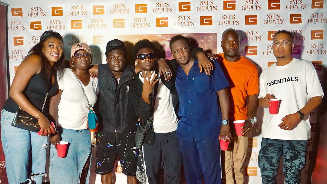 Image de Musique/Radio. J-Haine, artiste talentueux et prolifique, partage avec ses fans un aperçu vibrant de la release party de son dernier opus, "GBELI". Ces quelques images capturées lors de l'événement reflètent l'énergie électrisante qui a marqué la célébration de plus de deux semaines depuis la sortie du projet. Exprimant sa gratitude pour les retours positifs reçus sur l'album, J-Haine témoigne de l'impact significatif que son travail a eu sur son public. Alors que le dernier jour de l'année 2023 s'achève, l'artiste adresse ses vœux chaleureux à ses supporters, souhaitant à chacun une année 2024 emplie de bonheur et de succès. Dans un geste empreint de modestie, J-Haine tourne son attention vers lui-même, formulant des vœux simples mais essentiels pour sa santé et la force nécessaire à la poursuite de sa mission artistique. Ces paroles révèlent un artiste engagé, conscient de l'importance de sa contribution à la scène musicale. En se projetant vers l'avenir, J-Haine exprime sa détermination à continuer d'offrir à son public des créations sonores de qualité. À travers ce message, l'artiste construit un lien authentique avec ses admirateurs, partageant non seulement sa musique, mais aussi ses aspirations personnelles pour l'année à venir. Les followers de J-Haine peuvent ainsi anticiper avec enthousiasme une année riche en découvertes musicales et en moments forts.