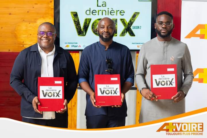 Image de TV/Films/Séries. La série de télé-réalité "La Dernière Voix" est de retour pour une deuxième saison tant attendue, et les attentes sont à leur comble alors que de nouveaux visages se préparent à entrer en scène. Lors de la conférence de presse annonçant cette nouvelle saison, l'excitation était palpable parmi les médias et les fans impatients. La première saison de "La Dernière Voix" avait déjà captivé un large public avec ses performances vocales incroyables, ses moments d'émotion intense et ses rebondissements inattendus. Cependant, cette deuxième saison promet de dépasser toutes les attentes, offrant une expérience encore plus passionnante et mémorable. Les producteurs ont promis un spectacle encore plus palpitant que la première saison. Ils ont exprimé leur volonté d'explorer de nouvelles dynamiques, d'introduire des défis inédits pour les participants et de créer des situations encore plus captivantes. Les téléspectateurs peuvent s'attendre à une montée en puissance des émotions, des rivalités renforcées, et des performances artistiques à couper le souffle. Les nouveaux visages rejoignant cette saison suscitent déjà l'intérêt. Parmi eux se trouvent des talents prometteurs provenant de divers horizons musicaux, chacun apportant sa propre histoire, sa personnalité unique et son talent vocal distinctif. L'annonce de ces nouveaux participants a immédiatement généré un buzz sur les réseaux sociaux, les fans spéculant déjà sur les performances et les alliances qui pourraient se former. La série télé-réalité est devenue un phénomène culturel incontournable, inspirant d'autres créateurs à suivre ses traces pour produire des œuvres équivalentes, voire des chefs-d'œuvre dignes de cet engouement. Les émissions de télévision axées sur la compétition musicale ont depuis longtemps été des succès populaires, mais "La Dernière Voix" a su se démarquer en offrant un mélange unique de talent brut, de drame, et d'authenticité émotionnelle. Les producteurs et les créateurs de contenu peuvent certainement tirer des leçons de ce succès retentissant. La recette du succès de "La Dernière Voix" ne se limite pas seulement aux performances vocales éblouissantes, mais réside également dans la manière dont la série parvient à captiver les téléspectateurs à travers des histoires personnelles, des moments de vulnérabilité et des défis audacieux. En regardant au-delà de la simple compétition musicale, les réalisateurs peuvent s'inspirer de la manière dont la série explore la croissance personnelle des participants, leurs luttes internes, et les relations qui se forment dans un environnement hautement compétitif. Cette dimension humaine de l'émission est sans doute l'un des éléments clés de son attrait universel. La réussite de "La Dernière Voix" a également été amplifiée par sa capacité à s'adapter aux tendances actuelles. La série intègre habilement les médias sociaux, encourageant l'interaction des fans, diffusant des extraits exclusifs et offrant un contenu en ligne étendu pour prolonger l'expérience au-delà de l'écran de télévision. En prenant exemple sur cette série à succès, les créateurs de contenu peuvent aspirer à produire des chefs-d'œuvre télévisuels dignes de l'admiration du public. Cela implique non seulement de mettre en valeur des talents exceptionnels, mais aussi de créer des récits engageants, de construire des relations entre les personnages et de capturer l'essence même de l'expérience humaine à travers différentes formes artistiques. En fin de compte, "La Dernière Voix" est bien plus qu'une simple émission de télé-réalité musicale. C'est un reflet de la passion, du dévouement et du talent qui existent dans le monde de la musique. Sa deuxième saison annonce une continuation de cette exploration fascinante du potentiel humain et artistique, tout en continuant à inspirer les aspirants artistes et les créateurs de contenu à viser l'excellence et à créer des œuvres qui résonnent avec le cœur du public.