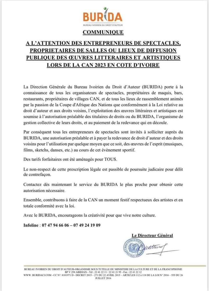 Image de Société. Le BURIDA, Bureau Ivoirien du Droit d'Auteur, occupe une place prépondérante dans la protection et la régulation des droits d'auteur en Côte d'Ivoire. Récemment, il a soulevé une problématique cruciale concernant les diffuseurs des matchs de la Coupe d'Afrique des Nations (CAN), mettant en lumière l'importance fondamentale pour ces espaces de diffusion de s'acquitter des droits d'auteur. Cette mise en garde souligne l'urgence pour les diffuseurs d'obtenir l'autorisation préalable du BURIDA pour éviter les risques juridiques inhérents à la diffusion non autorisée de contenus protégés par des droits d'auteur. La CAN, l'un des événements sportifs majeurs sur le continent africain, suscite un intérêt considérable à travers le monde. Les matches de cette compétition sont des moments d'engouement et de passion partagés par des millions de téléspectateurs à travers les différents médias de diffusion. Cependant, cette diffusion est régie par des lois et des réglementations strictes, en particulier en ce qui concerne les droits d'auteur, afin de protéger les créateurs et les détenteurs de contenus audiovisuels. Le BURIDA joue un rôle essentiel en garantissant que les artistes, les producteurs et les détenteurs de droits reçoivent une juste rémunération pour l'utilisation de leurs œuvres. L'organisation veille à ce que les diffuseurs respectent les droits de propriété intellectuelle et acquittent les redevances nécessaires pour l'utilisation des contenus protégés pendant la diffusion des événements tels que la CAN. La mise en garde du BURIDA revêt une importance capitale, car la violation des droits d'auteur peut avoir des conséquences légales et financières sévères pour les diffuseurs. La non-obtention d'une autorisation préalable ou le non-paiement des droits d'auteur peut entraîner des litiges juridiques coûteux, des amendes substantielles voire des fermetures d'espaces de diffusion. Ces conséquences pourraient sérieusement compromettre la continuité des activités des diffuseurs et porter atteinte à leur réputation. De plus, l'impact de cette problématique va au-delà des conséquences juridiques pour les diffuseurs. En ne s'acquittant pas des droits d'auteur, ils sapent également le système de rémunération équitable des créateurs et des détenteurs de droits, compromettant ainsi la viabilité économique de l'industrie créative. En effet, les droits d'auteur sont un moyen crucial pour les artistes et les créateurs de gagner leur vie et d'investir dans de nouvelles œuvres, stimulant ainsi l'innovation et la diversité culturelle. Pour éviter ces problèmes, le BURIDA encourage fortement les diffuseurs à se conformer à la législation en vigueur en matière de droits d'auteur. Cela implique d'obtenir les licences nécessaires pour la diffusion des contenus protégés, de respecter les délais de paiement des redevances et de maintenir une transparence dans leurs activités pour assurer une juste rémunération aux créateurs. En outre, le BURIDA met l'accent sur l'éducation et la sensibilisation des diffuseurs, des acteurs de l'industrie médiatique et du grand public sur l'importance des droits d'auteur. Une meilleure compréhension de ces enjeux permettra une plus grande conformité aux règles établies et une valorisation adéquate du travail des créateurs. Il est crucial que les diffuseurs prennent conscience des implications légales et éthiques liées à la violation des droits d'auteur. En respectant ces réglementations, ils contribuent à préserver l'intégrité de l'industrie créative tout en assurant un équilibre entre les intérêts des diffuseurs et ceux des créateurs de contenu. En conclusion, la mise en garde du BURIDA aux espaces de diffusion des matchs de la CAN met en lumière l'importance vitale de respecter les droits d'auteur. En se conformant à la législation en vigueur, les diffuseurs protègent non seulement leurs intérêts légaux et financiers, mais ils contribuent également à soutenir l'écosystème créatif dans son ensemble, favorisant ainsi la pérennité et la prospérité de l'industrie culturelle et artistique.