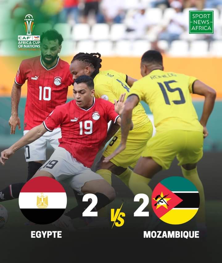 Image de Football. L'événement qui restera gravé dans l'histoire du football a eu lieu lors du match épique entre l'Égypte et le Mozambique, qui s'est soldé par un match nul 2-2. Toutefois, le moment le plus marquant a été le penalty réussi par Mohamed Salah à la 97e minute, créant une sensation palpitante dans le monde du football. Ce résultat surprenant a propulsé le Mozambique vers le devant de la scène, le plaçant à un cheveu du plus grand exploit de son histoire sportive. La performance exceptionnelle de cette équipe a démontré de manière éclatante que dans le football, rien n'est acquis d'avance. Avant ce match, le Mozambique n'avait jamais réussi à marquer le moindre but en confrontation directe face à l'Égypte, créant ainsi un mythe que beaucoup considéraient comme indétrônable. Cependant, cette rencontre a brisé ces croyances en voyant le Mozambique inscrire non pas un, mais deux buts face à la redoutable équipe égyptienne. Un exploit inattendu qui a ébranlé les fondements même des prédictions sportives. L'équipe du Mozambique a montré une détermination hors du commun, défiant toutes les attentes et prouvant que le football est un sport imprévisible où chaque équipe a sa chance, peu importe son classement antérieur. Les joueurs ont déployé une stratégie audacieuse sur le terrain, mettant à mal la défense égyptienne et faisant preuve d'une coordination impressionnante. Lors de cette rencontre historique, l'équipe mozambicaine a également été à la hauteur en termes de compétences individuelles. Les buts marqués ont été le résultat d'efforts collectifs exceptionnels, mais également de performances individuelles éblouissantes. Les joueurs ont su exploiter les failles de l'adversaire, mettant en lumière une préparation minutieuse de la part de l'entraîneur et de l'équipe technique. La victoire semblait à portée de main pour le Mozambique, qui a tenu tête à l'Égypte jusqu'à la dernière minute. Cependant, Mohamed Salah a renversé le cours du match en convertissant un penalty crucial à la 97e minute, créant une tension insoutenable dans le stade et parmi les supporters du monde entier. Ce moment a été salué comme l'un des moments les plus mémorables de l'histoire récente du football. Le Mozambique, malgré cette défaite finale, a gagné le respect et l'admiration de la communauté sportive mondiale. Leur performance courageuse a montré que même face à une équipe considérée comme l'une des meilleures, il est possible de rivaliser et de créer des moments qui resteront gravés dans les mémoires. Ce match nul entre l'Égypte et le Mozambique restera inscrit dans les annales du football comme une leçon vivante sur l'imprévisibilité de ce sport. Les spectateurs ont été témoins d'une bataille acharnée sur le terrain, où la détermination, le talent individuel et la stratégie ont pris le pas sur les prédictions statistiques. En conclusion, ce match entre l'Égypte et le Mozambique restera dans les mémoires comme un chapitre exceptionnel de l'histoire du football, rappelant à tous les amateurs de ce sport que chaque match peut réserver des surprises inattendues et des sensations fortes. Bravo au Mozambique pour avoir défié les attentes et offert au monde du football un spectacle mémorable.