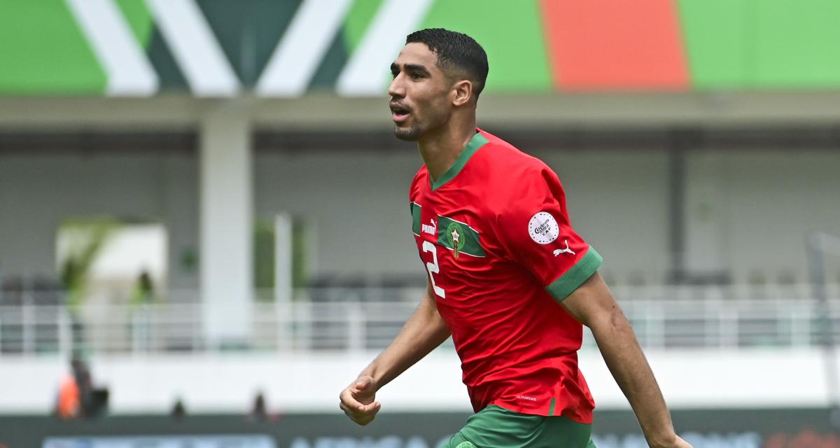 Image de Football. Lors de cette édition de la Coupe d'Afrique des Nations 2023, le Maroc a brillamment terminé en tête du groupe F, grâce à une victoire serrée mais décisive de 1-0 contre la Zambie. Cette victoire, bien que modeste, a eu des conséquences importantes, non seulement pour la Zambie, qui a été éliminée de la compétition, mais aussi pour la Côte d'Ivoire, qui a bénéficié indirectement de ce résultat pour avancer aux huitièmes de finale. Dans un match où le Maroc n'avait besoin que du strict minimum pour assurer sa place de leader, l'équipe a fait preuve d'une efficacité chirurgicale. Le but décisif est venu du capitaine Hakim Ziyech à la 38e minute, capitalisant sur un rebond du gardien zambien Tresford Lawrence Mulenga, suite à une action initiée par Achraf Hakimi. Cette réalisation a suffi pour assurer la victoire et la première place du groupe pour les Lions de l'Atlas. Du côté zambien, l'espoir de se qualifier pour les huitièmes de finale reposait sur un résultat nul. Malgré une amélioration de leur jeu en seconde période et quelques occasions notables, notamment par Emmanuel Banda, la Zambie n'a pas réussi à concrétiser ses efforts. La défaite les a relégués à la troisième place du groupe, une position insuffisante pour se qualifier parmi les meilleurs troisièmes. Le Maroc, quant à lui, continue son parcours dans la compétition et se prépare à affronter l'Afrique du Sud en huitièmes de finale. Cette rencontre promet d'être un test significatif pour les Lions de l'Atlas, qui chercheront à maintenir leur dynamique positive. L'analyse de la performance marocaine dans ce match révèle plusieurs aspects clés. D'abord, la capacité de l'équipe à gérer la pression et à rester concentrée sur l'objectif. Ensuite, l'importance des individualités dans le groupe, notamment Ziyech et Hakimi, dont l'impact a été décisif. Cela soulève des questions sur la dépendance de l'équipe à ces figures clés et sur la nécessité de développer une plus grande profondeur tactique et technique. Pour la Zambie, cette élimination est un coup dur, mais aussi une opportunité d'apprentissage. La performance de l'équipe montre qu'elle possède les compétences et le potentiel pour rivaliser à ce niveau. Cependant, il est clair que des ajustements sont nécessaires pour transformer ces compétences en résultats tangibles sur la scène internationale. Le parcours du Maroc dans ce tournoi soulève également des questions sur l'évolution du football africain. Les équipes du continent continuent de montrer des progrès significatifs en termes de tactiques, de compétences techniques et de préparation physique. Cela indique un avenir prometteur pour le football africain, qui semble se diriger vers une ère de compétitivité accrue et de succès sur la scène mondiale. En conclusion, alors que le Maroc avance avec confiance vers les huitièmes de finale, la Zambie doit réfléchir à cette expérience pour se renforcer en vue des futurs tournois. Le football africain, dans son ensemble, continue de progresser, promettant des compétitions plus passionnantes et imprévisibles à l'avenir. Quelles leçons les autres équipes africaines peuvent-elles tirer de la performance du Maroc et de l'élimination de la Zambie dans cette édition de la CAN?